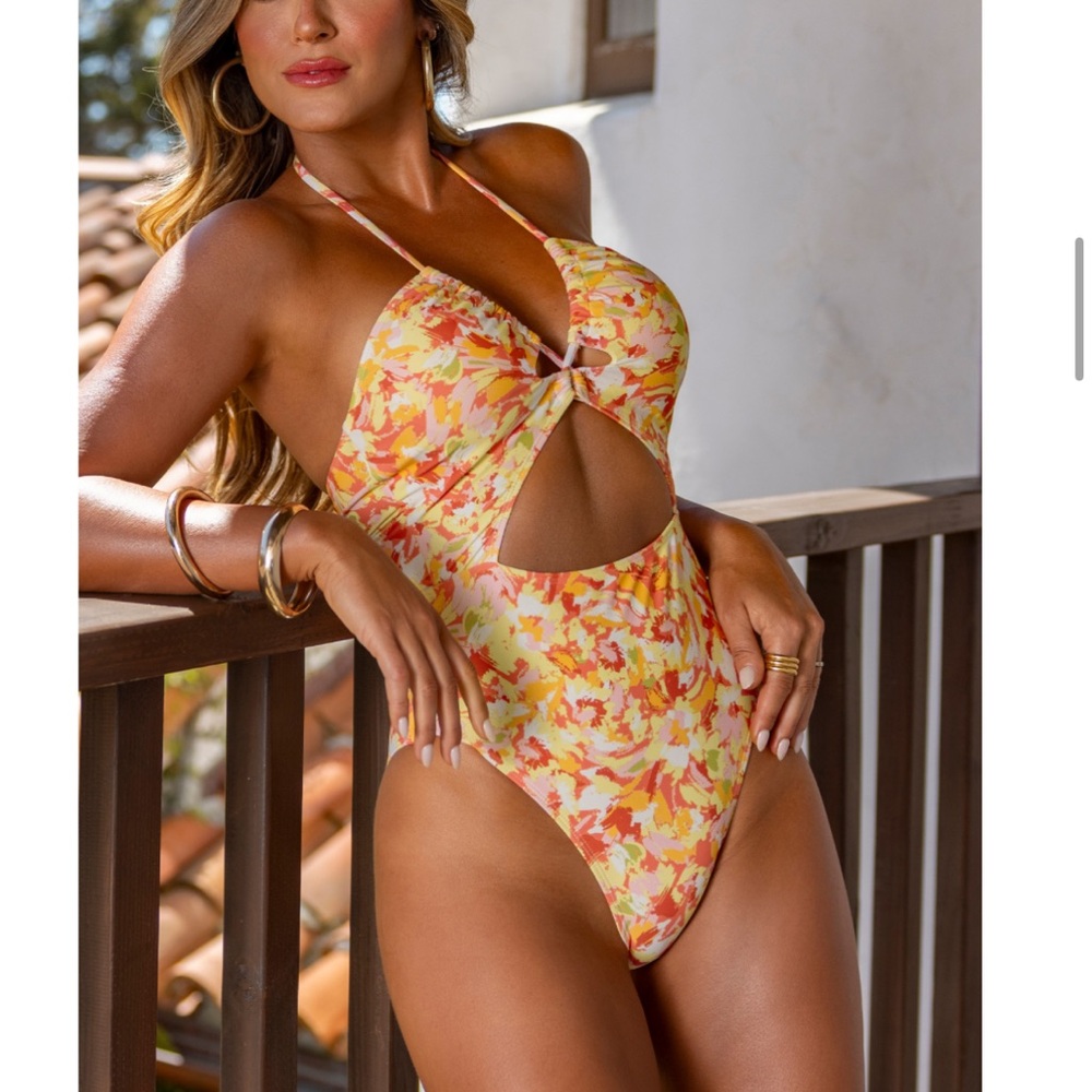 LIKE NEW Cupshe x JoJo daze strappy cutout